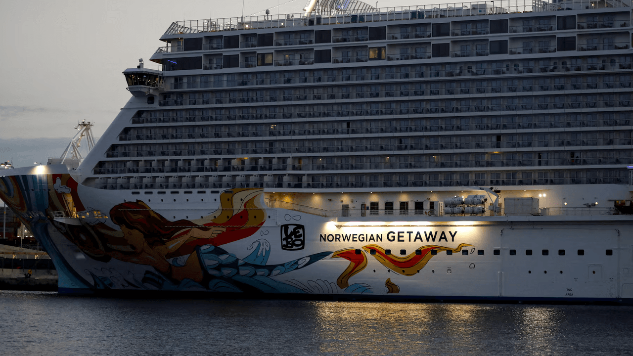 Norwegian Cruise Line forecasts annual profit below expectations
