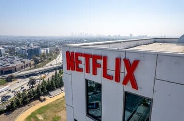 Netflix Says Tax Dispute Hurt Solid Quarter; Shares Tumble - Bloomberg.com